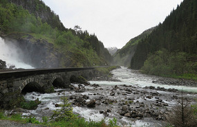 By Latefossen