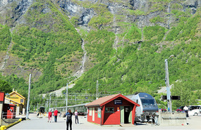 Flamsbana train at station