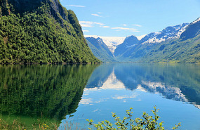 On the way to Brenndals Glacier