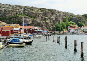 Like all Swedish coastal towns - boats and huts