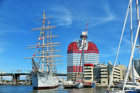 Ship the 'Viking and office building (Lipstick)