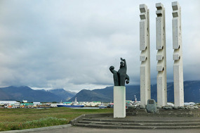 Seaman's monument Hofn