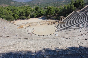 Epidaure vue depuis les derniers gradins