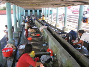 .01  Wash day at the communtiy facilties, Baños