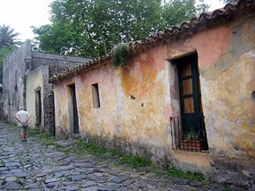 Calle de los Suspiros (Street of Sighs)