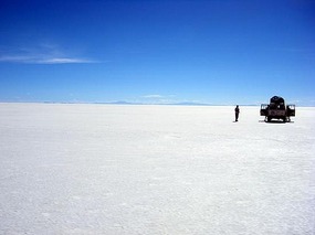 another jeep in salt flats