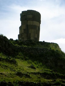 Chullpa tomb at Sillustani