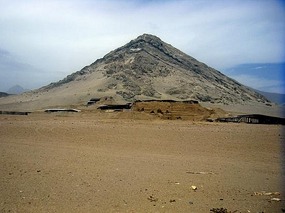Huaca de la Luna with Cerro Blanco behind