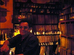 Bar and record collection El Sotereno
