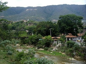 Giron surroundings