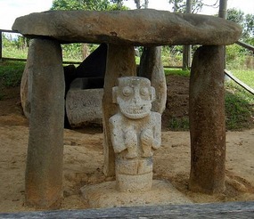 Alto de los Idolos tomb entrance