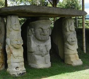San Agustin statues