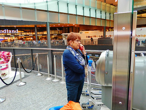 Zurich airport: Phone call to Nelly's friend Heidi