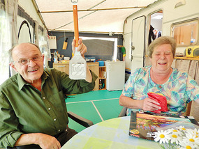 Willi-Heidi(in their camper) open our USA gifts