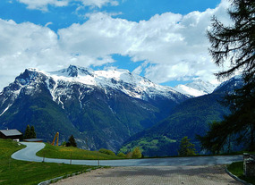Narrow roads up the mountain
