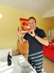 A wine gift made Roland a happy man.