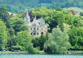 Beautiful sights everywhere along the lake