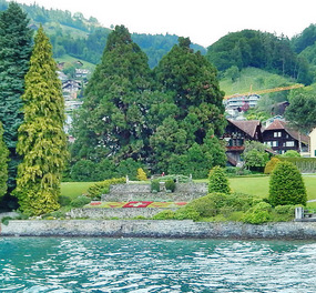 Passing some gardens along the lake