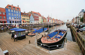 Colorful housing along the canal