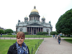 Nelly in front of St Issac Cathedral