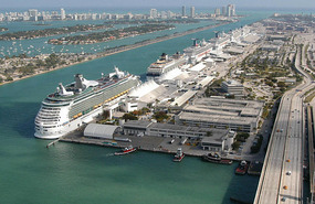 The cruise ships are lined up...ready to go again!