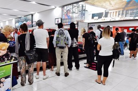 JIM CAN'T SEEM TO FIND OUR LUGGAGE.