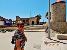 RHODES WELCOMES NELLY.