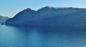 ENTERING SANTORINI