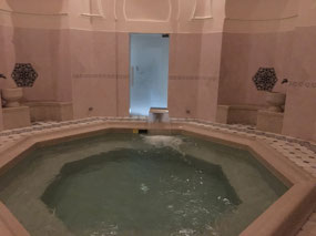 The jacuzzi in the hamam