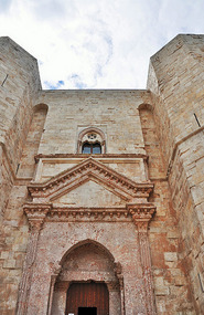 Castel del Monte entrance