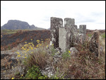 tombes sur une des collines , col du sentier
