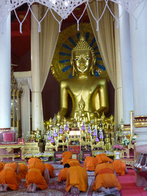 Wat Phra Singh monks praying