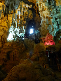 Dong Thien Cung cave