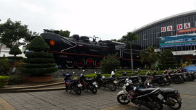 Train at Ga Da Nang station