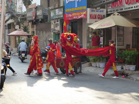 Dragon procession in the narrow streets