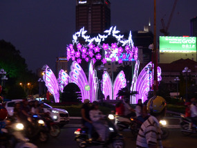 Roundabout ornamentation