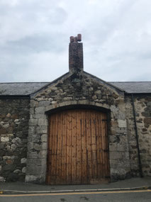 Single hinge door and strange chimney?