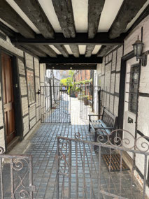 Pretty alleyways in Eton
