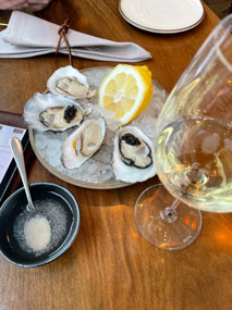 Gorgeous oysters with champagne