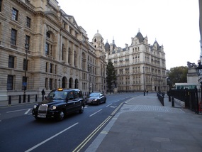 Horse Guards Ave (film location for Harry Potter)