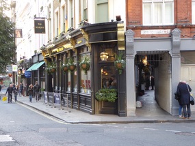 Narrow alleyway off Befordbury St