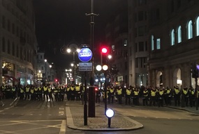 Police block exits from Trafalgar Square