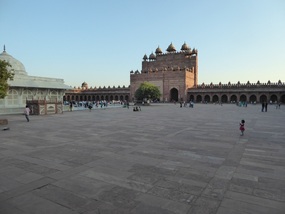 Fatehpur Sikri plaza
