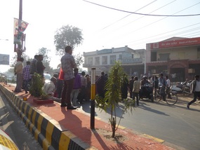 Lineup for bank blocks one half of street