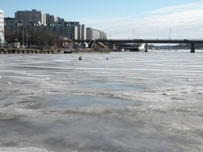 MEN ICE FISHING