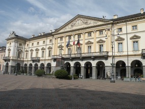 PIAZZA E. CHANOUX - CITY HALL