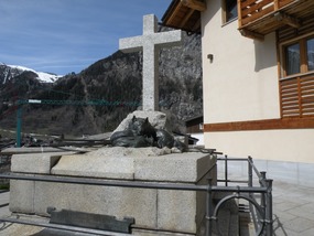 FELICE OLLIER GUIDE - MEMORIAL TO HIS DOG