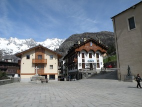 MORE STREETS IN COURMAYEUR