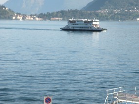 INCOMING FERRY FROM VARENNA