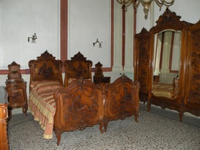 QUEENS ROOM (QUEEN OF ITALY SLEPT HERE  IN 1904)